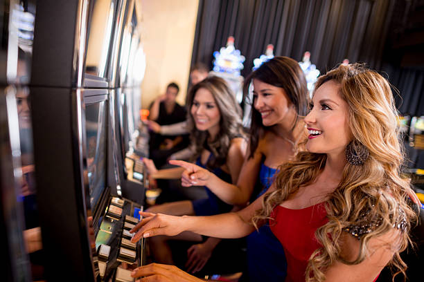 Domino QQ table interface showing player positions and betting